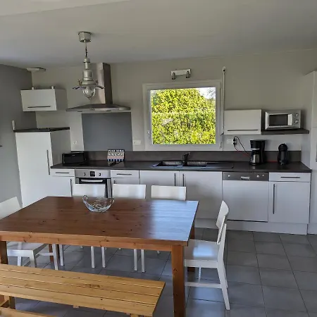 - Maison A 200 M De La